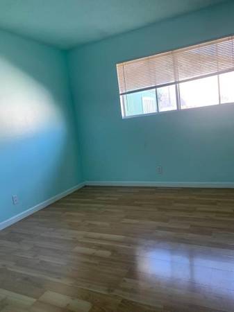 Listing photo 1 of 2