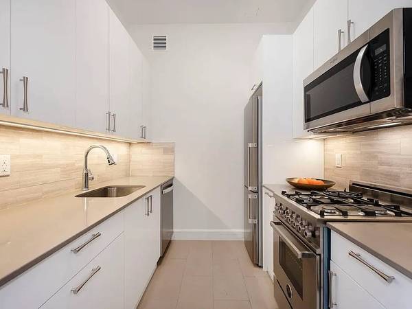 Listing photo 1 of 4