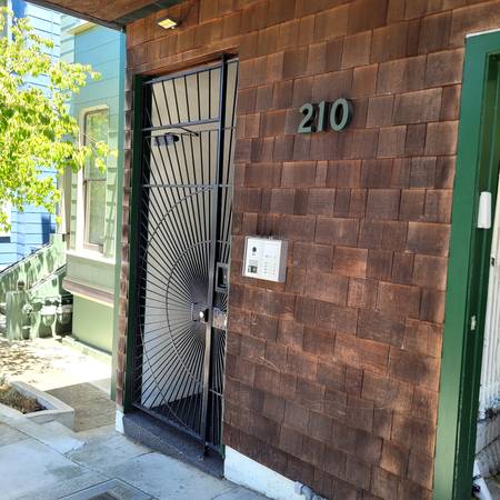 Listing photo 1 of 5