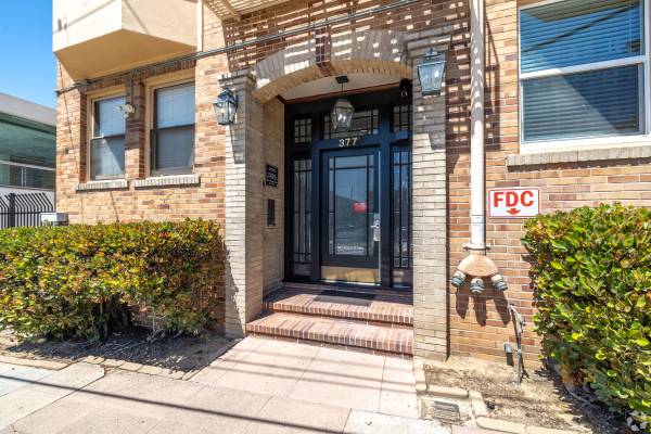 Listing photo 1 of 5