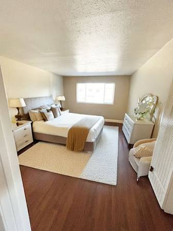 Listing photo 1 of 4