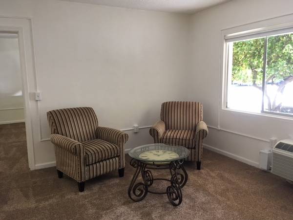 Listing photo 1 of 5