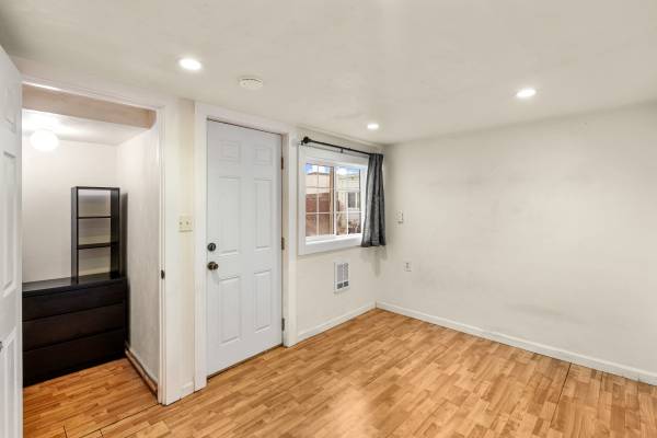 Listing photo 1 of 5