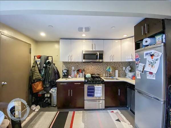 Listing photo 1 of 4