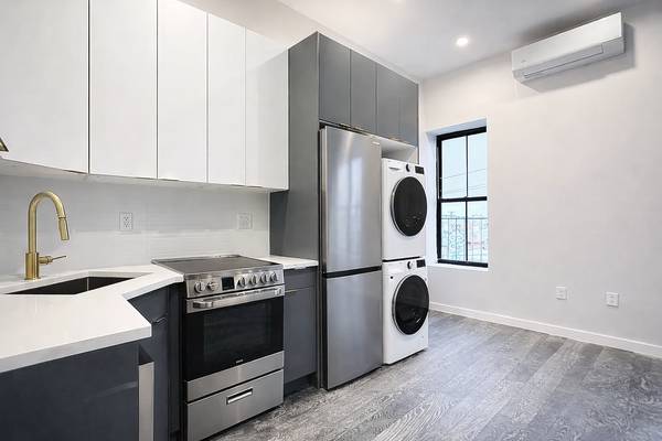 Listing photo 1 of 5