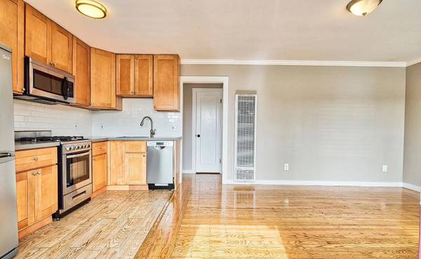 Listing photo 1 of 5