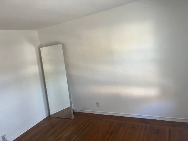 Listing photo 1 of 3
