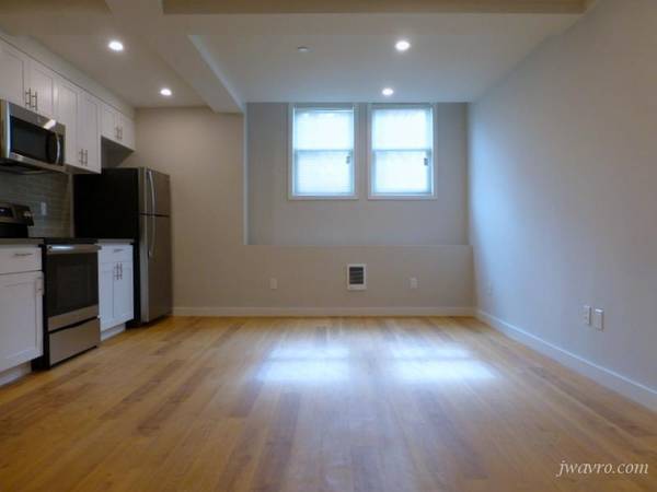 Listing photo 1 of 5