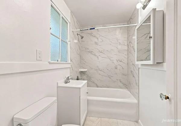 Listing photo 1 of 4