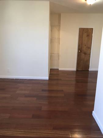 Listing photo 1 of 3