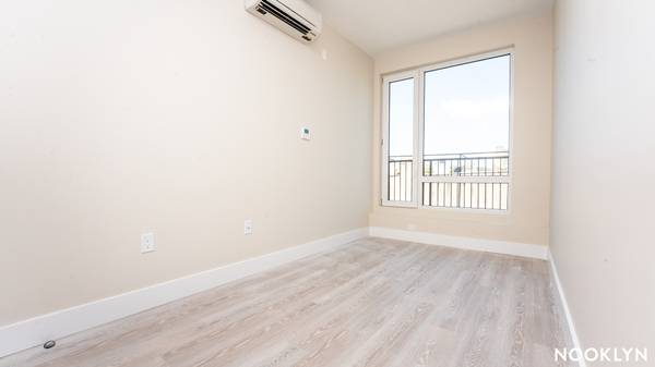 Listing photo 1 of 4