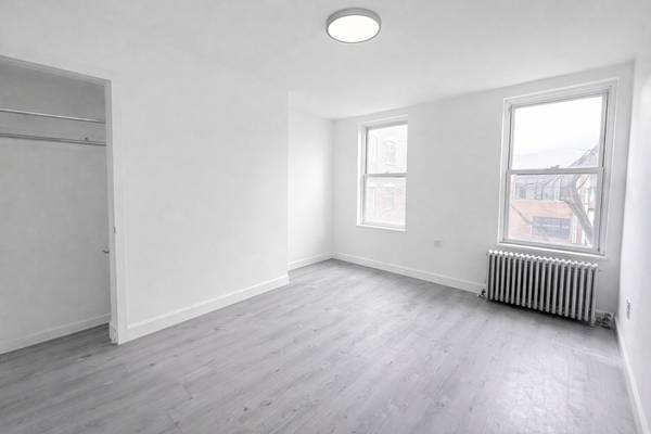 Listing photo 1 of 6