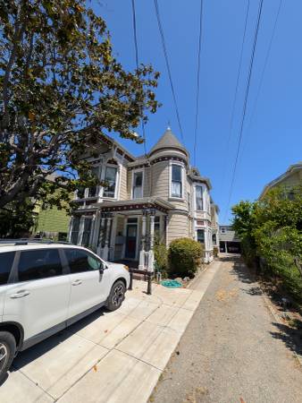 Listing photo 1 of 5