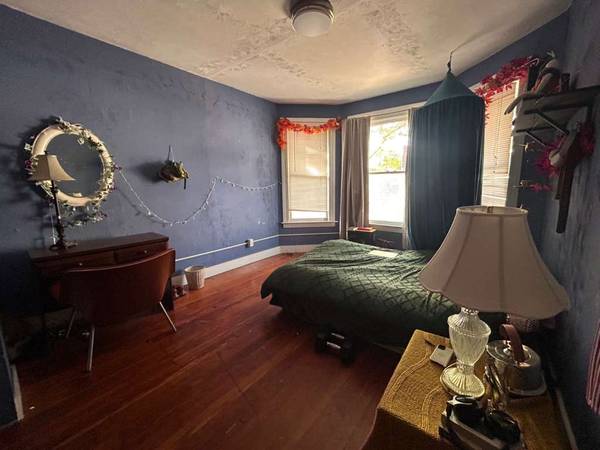 Listing photo 1 of 4