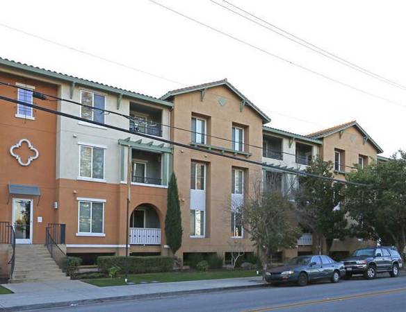 Listing photo 1 of 5