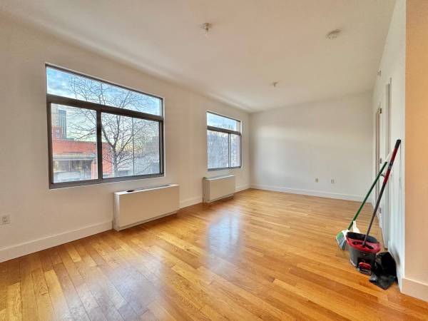 Listing photo 1 of 5