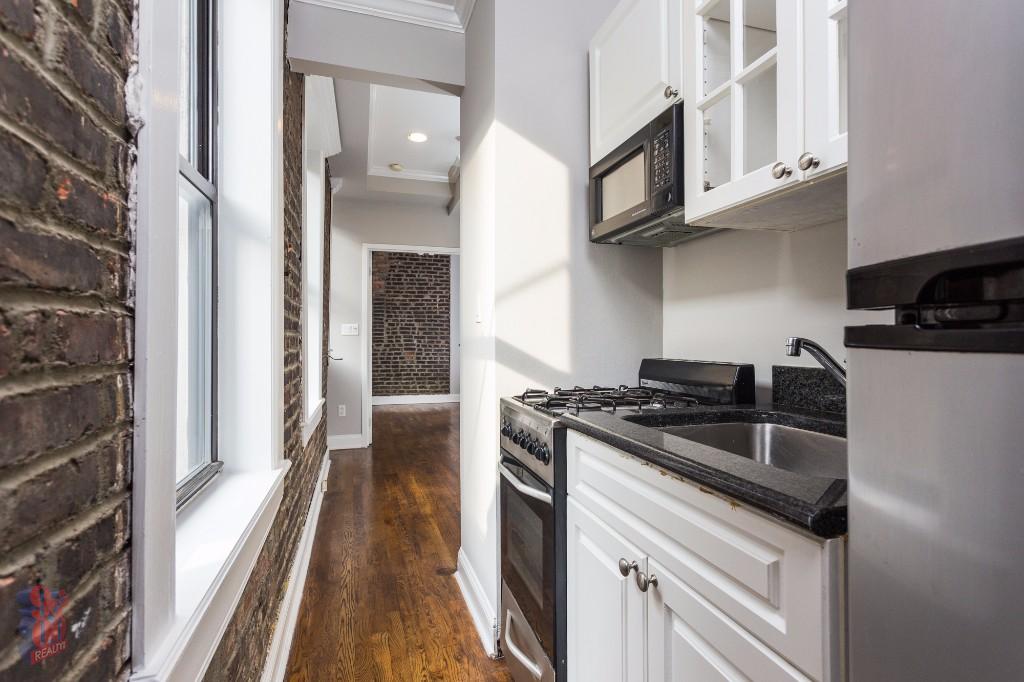 Listing photo 1 of 7