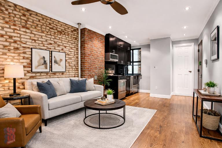 Listing photo 1 of 10