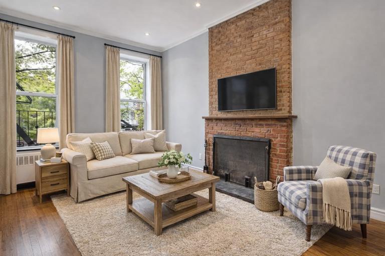 Listing photo 1 of 3