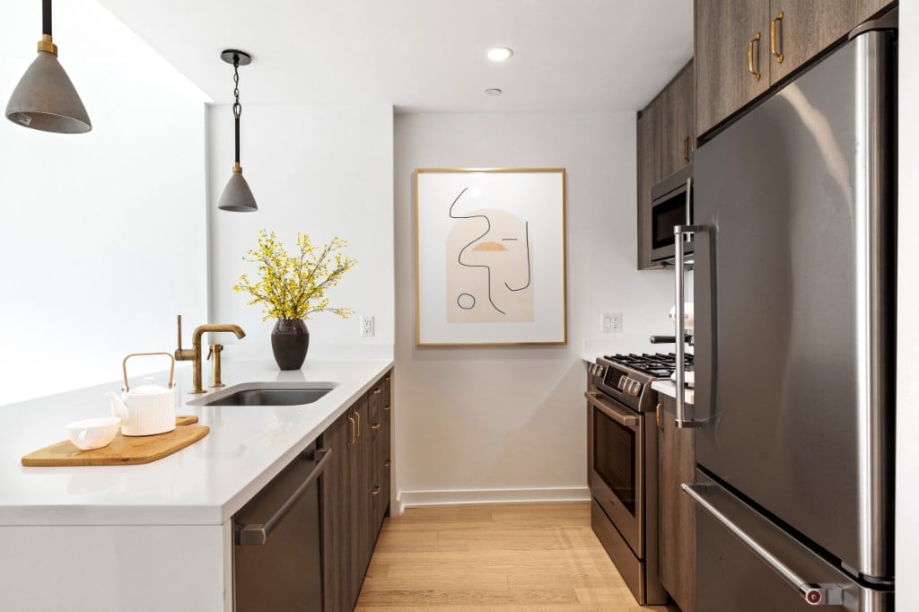 Listing photo 1 of 16