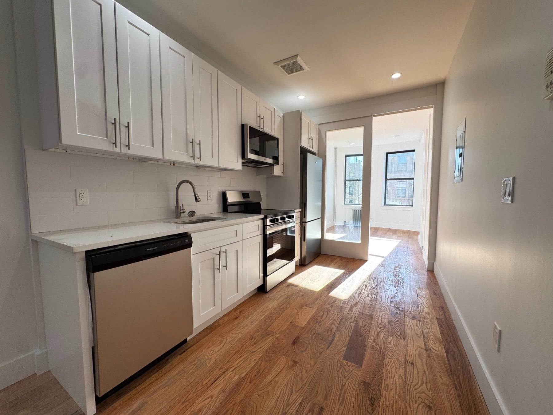 Listing photo 1 of 11