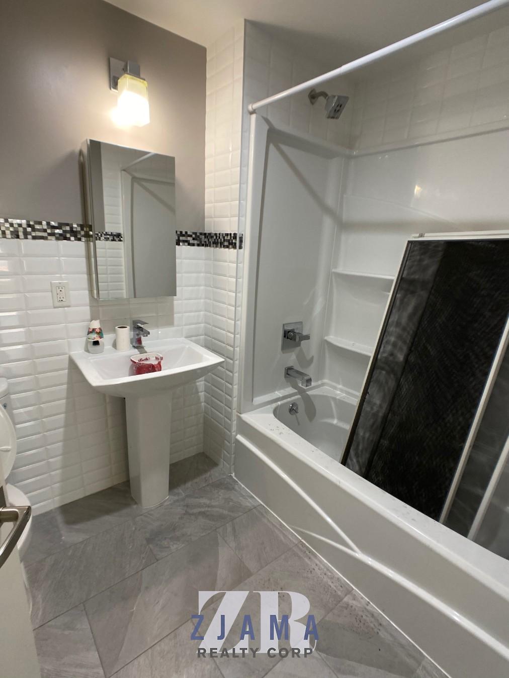 Listing photo 1 of 6