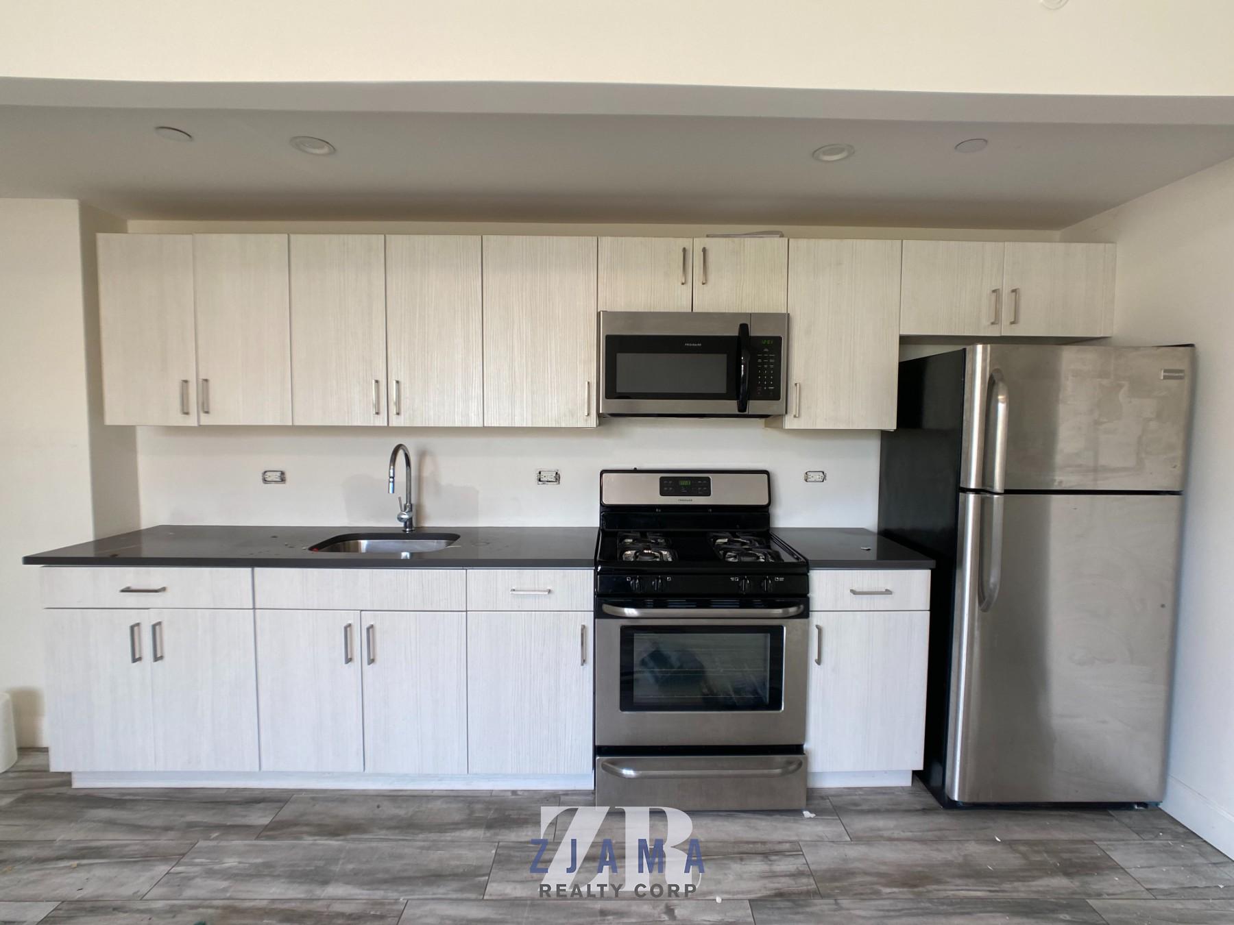 Listing photo 1 of 6