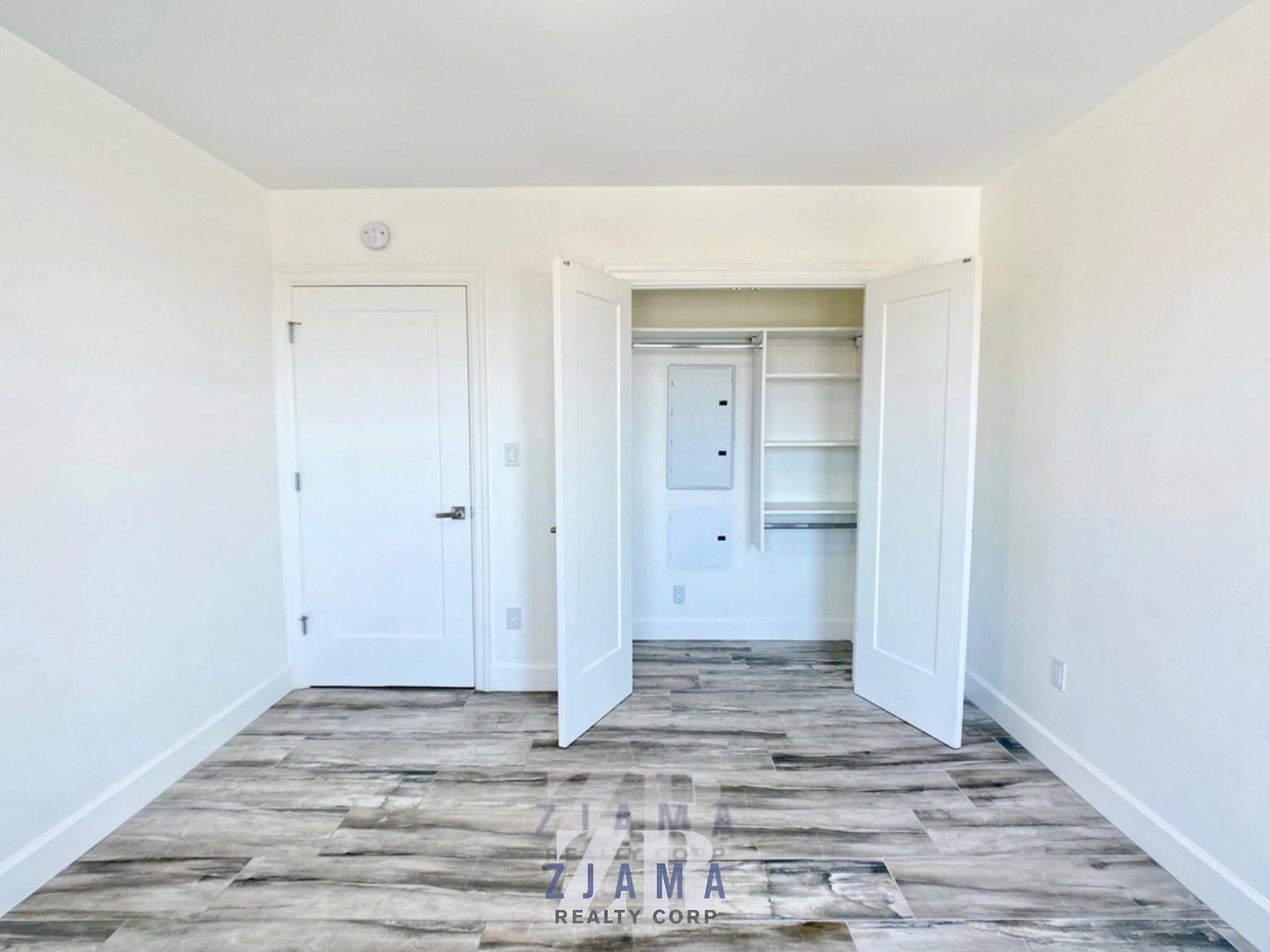 Listing photo 1 of 5