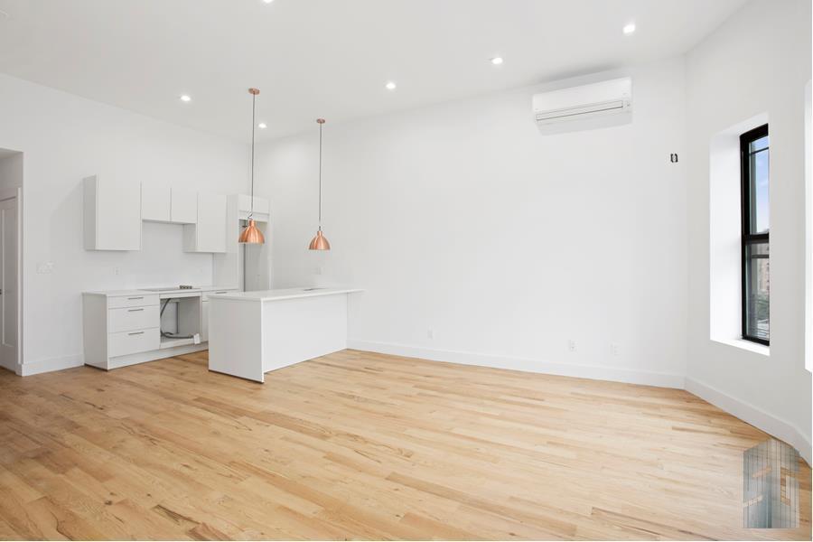 Listing photo 1 of 9