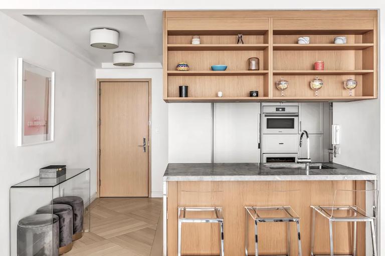 Listing photo 1 of 9