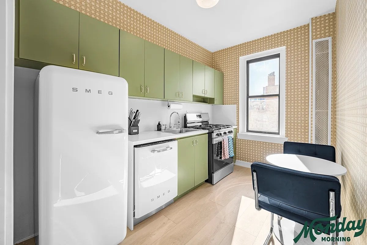 Listing photo 1 of 17