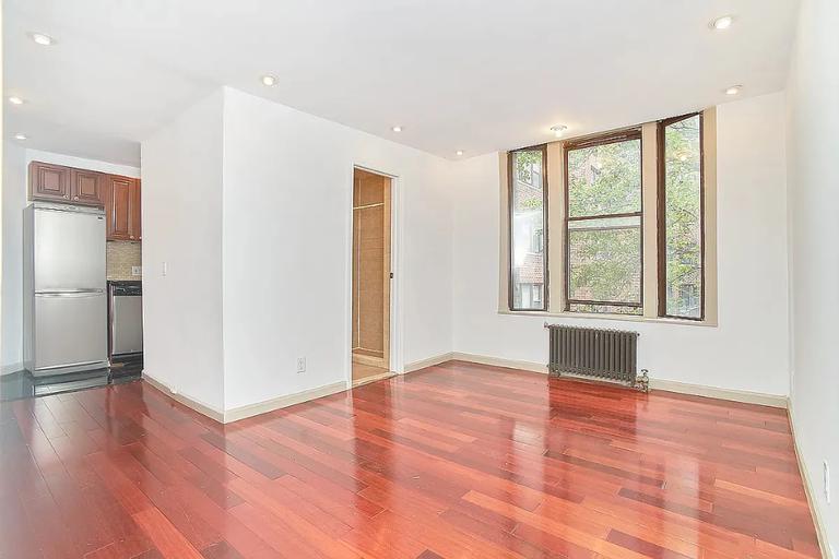 Listing photo 1 of 6