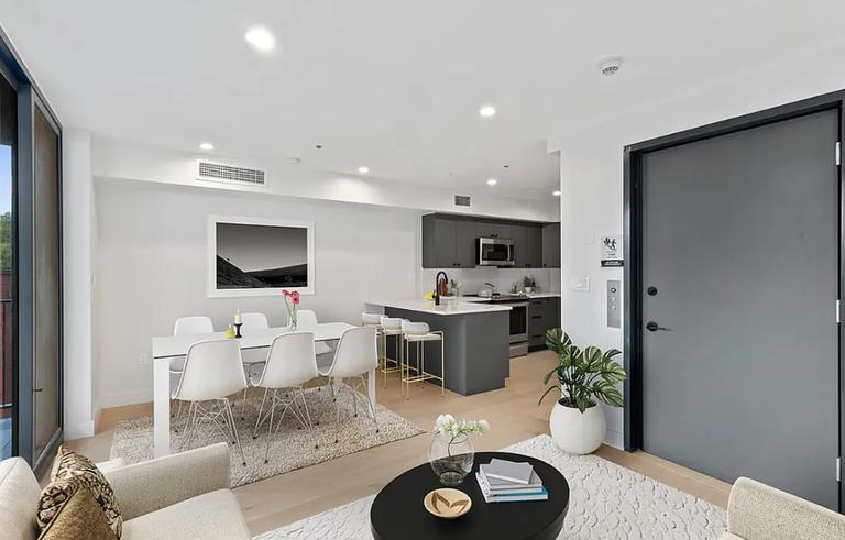 Listing photo 1 of 10