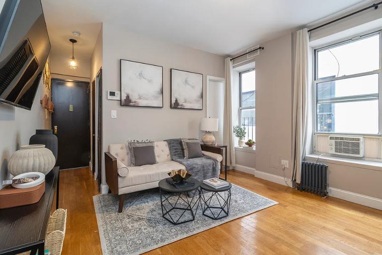 Listing photo 1 of 9