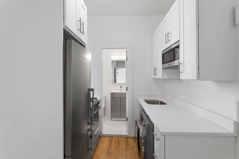 Listing photo 1 of 11