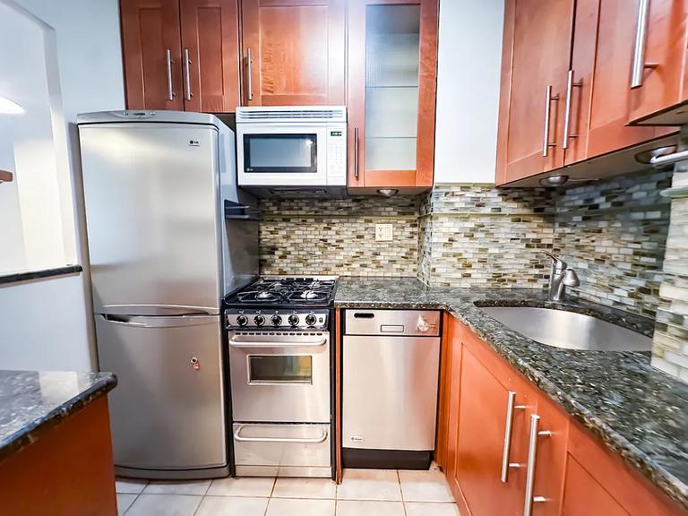 Listing photo 1 of 14