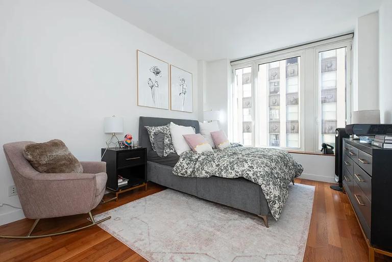 Listing photo 1 of 10