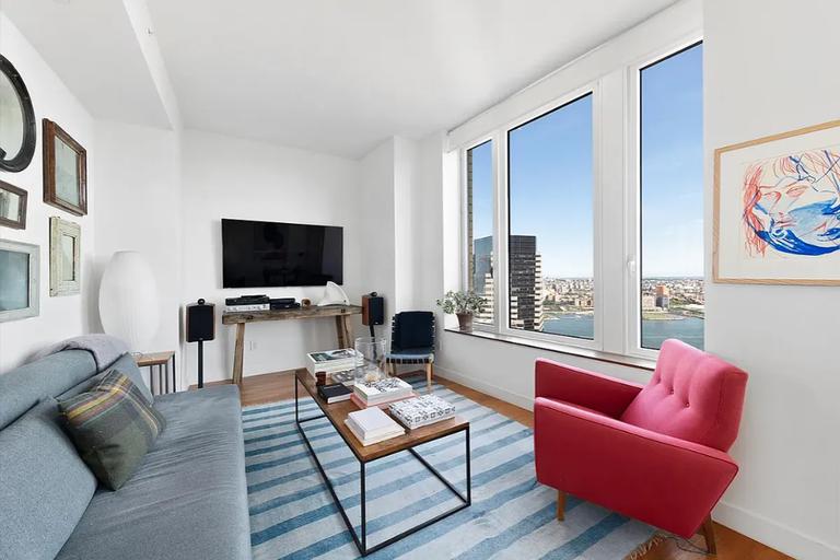 Listing photo 1 of 9