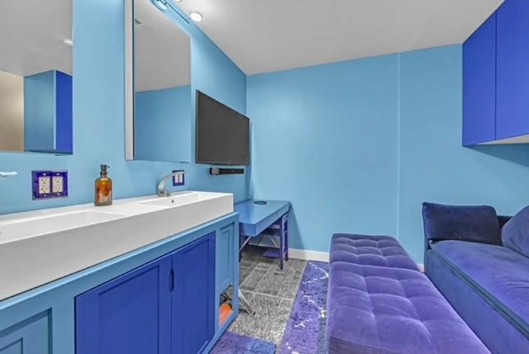 Listing photo 1 of 8