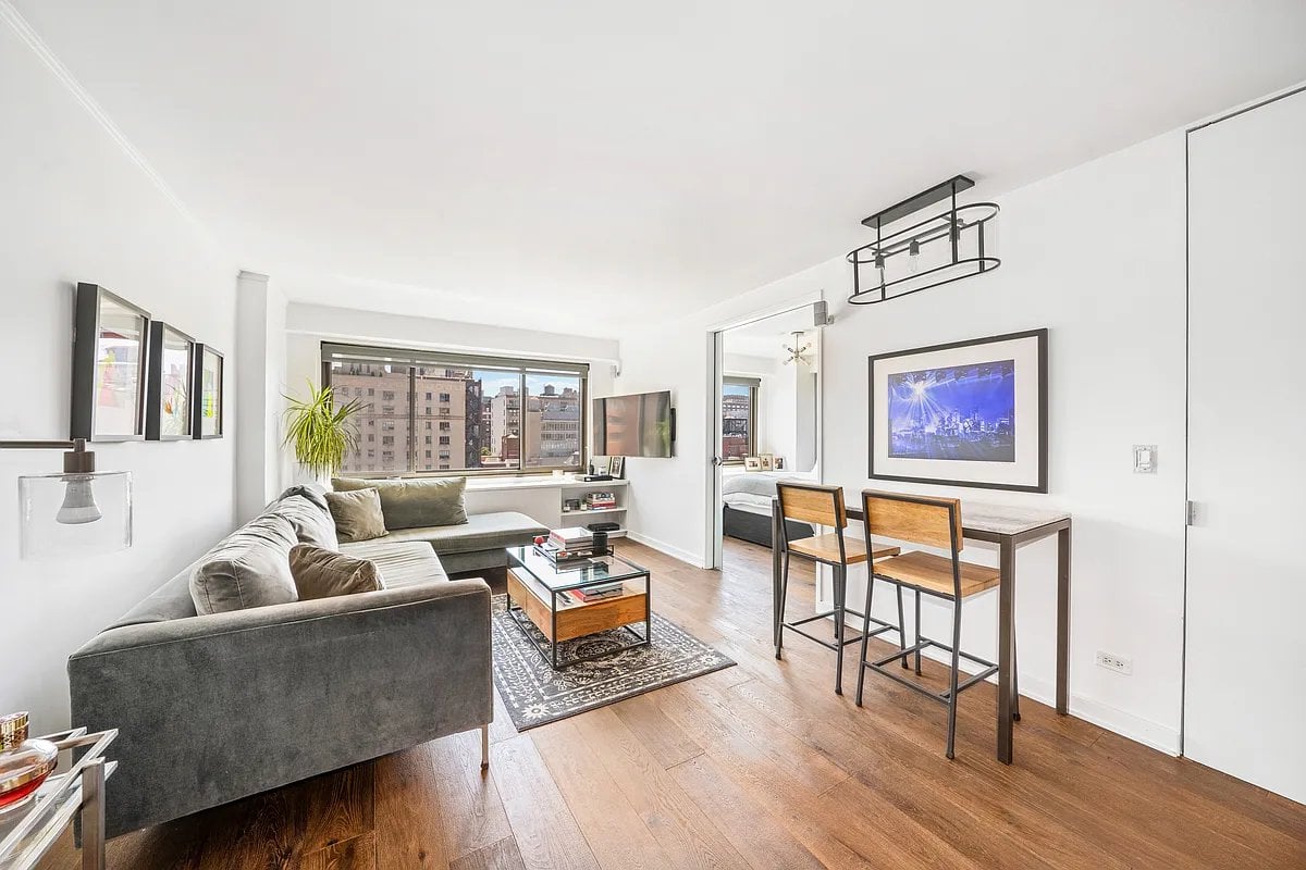 Listing photo 1 of 5