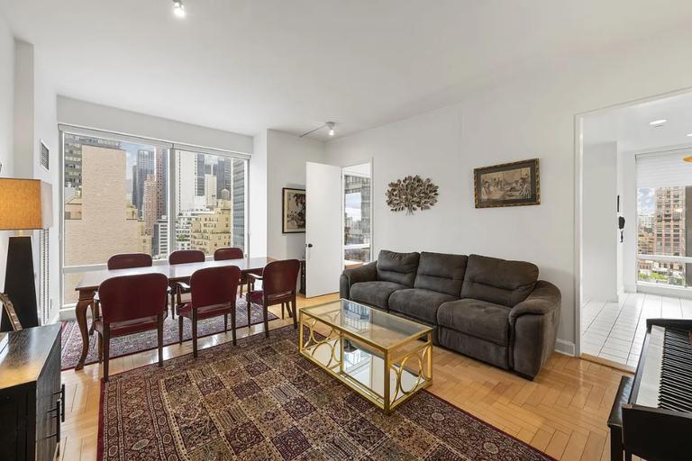 Listing photo 1 of 6