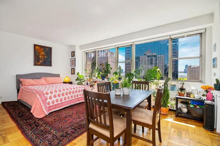 Listing photo 1 of 9