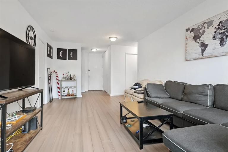 Listing photo 1 of 9