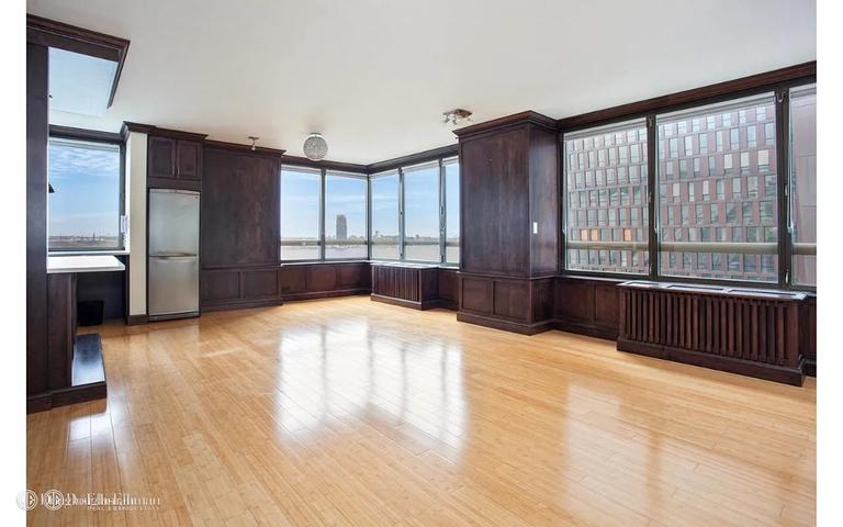 Listing photo 1 of 7