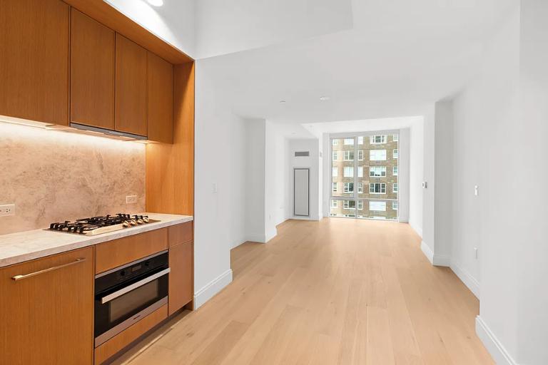 Listing photo 1 of 7