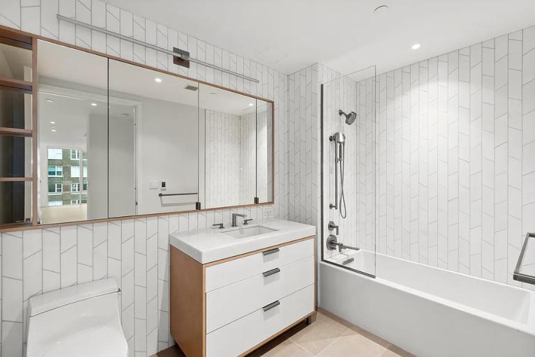 Listing photo 1 of 7