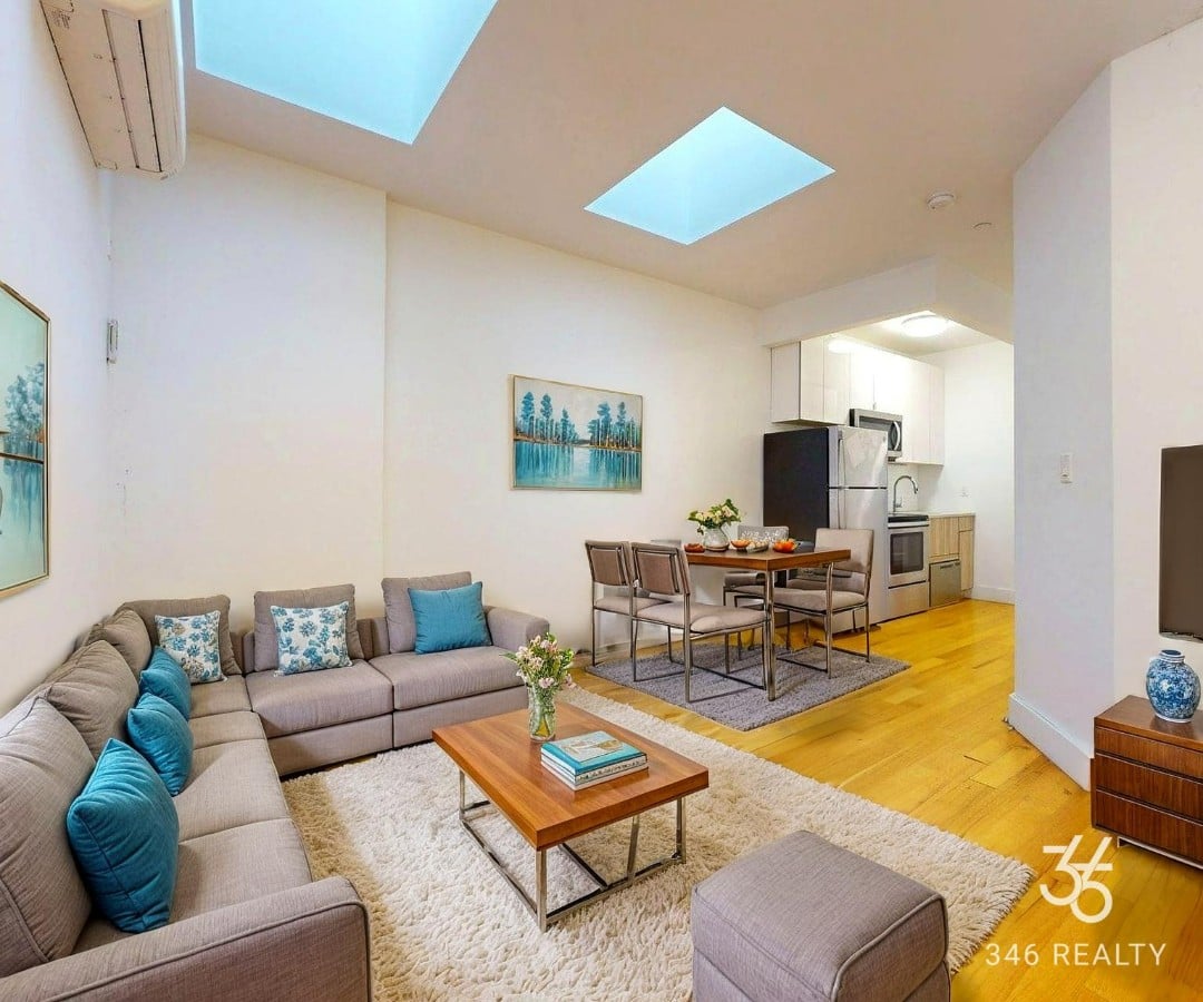 Listing photo 1 of 5