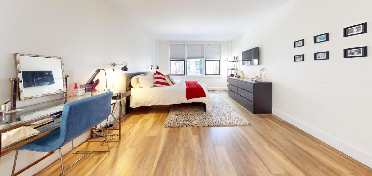 Listing photo 1 of 5