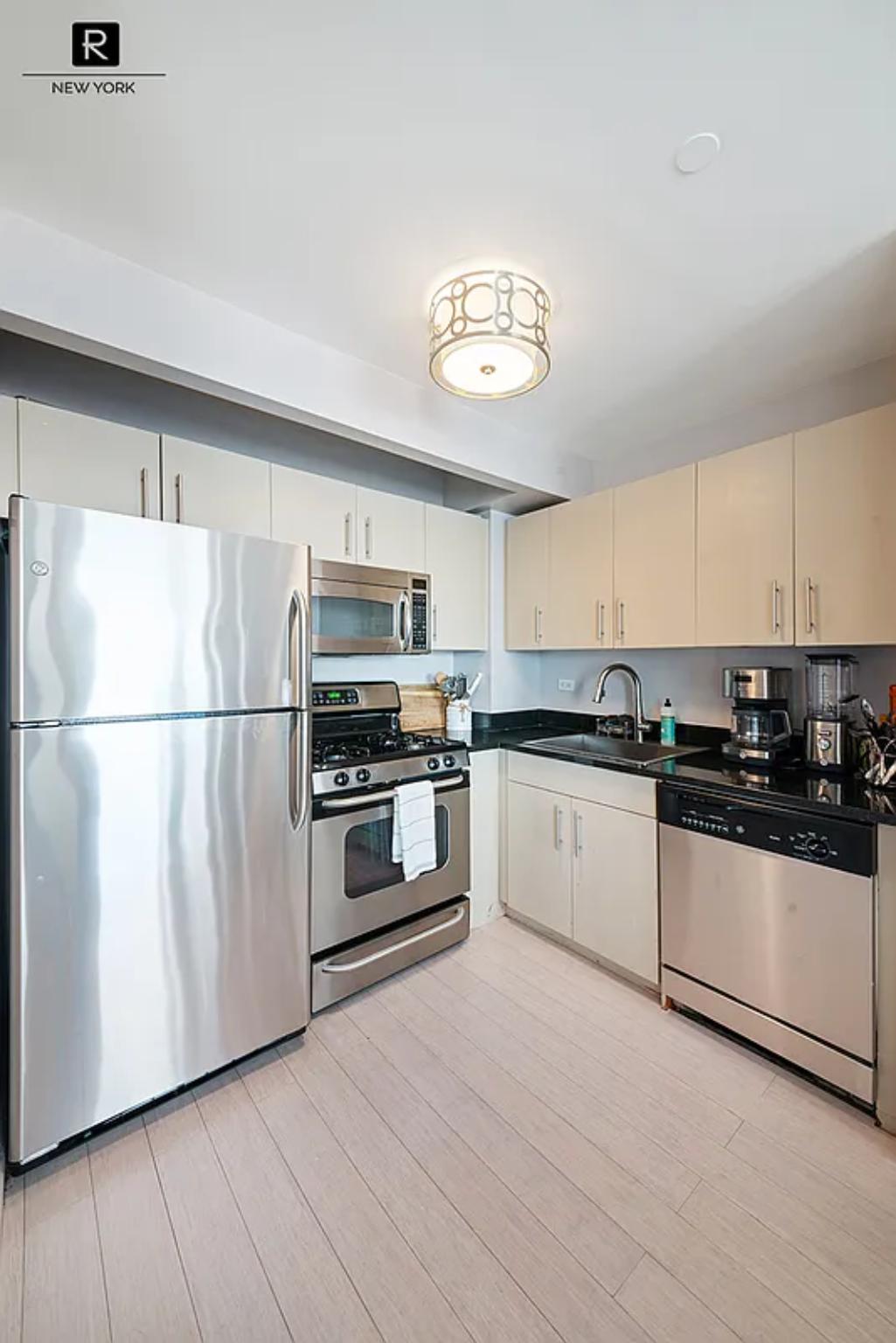 Listing photo 1 of 8