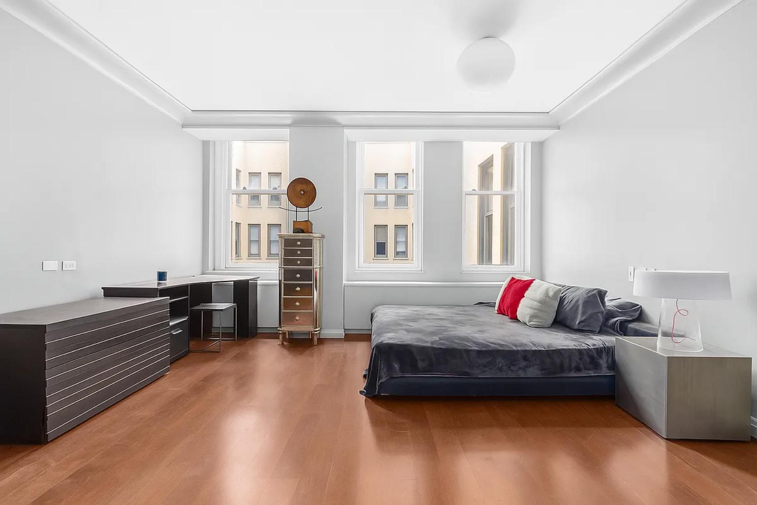 Listing photo 1 of 5